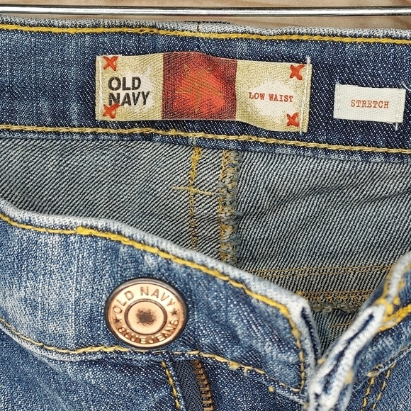 Old Navy bermuda jean shorts stretch low waist med wash distressed 10 - Picture 4 of 6